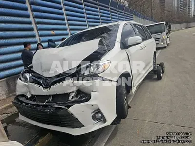 2020, Toyota / Sienna, VIN: 5TDDZ3DC1LS236073, 132311 км., gas