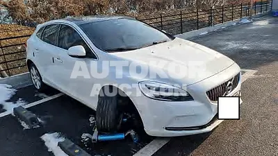 2018, Volvo / V40, VIN: YV1MV79K0J2508290, 83300 км., diesel