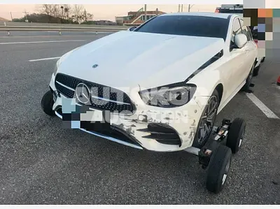 2023, Mercedes-Benz / E 220, 28488 км., diesel