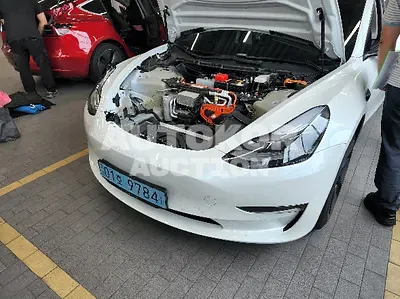 2021, Tesla / Model 3, VIN: 5YJ3E1EAXMF885966, electric