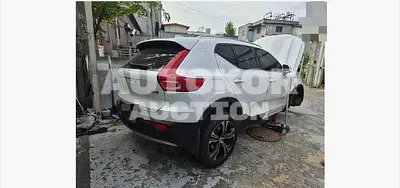 2022, Volvo / XC40, 40016 км., hybrid, 1969 куб.см.
