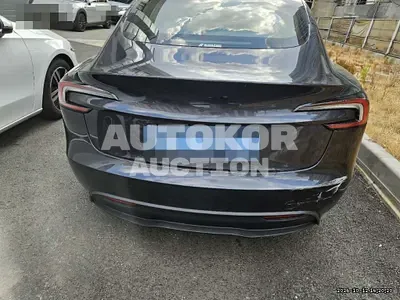 2026, Tesla / Model 3, 6427 км., electric