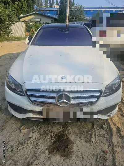 2016, Mercedes-Benz / E 300, 123746 км., gas