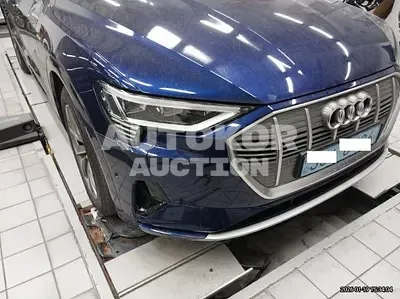 2021, Audi / e-tron, VIN: WAUZZZGE2MB044091, 44644 км., electric