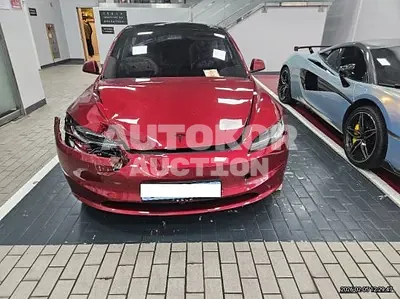 2025, Tesla / Model 3, 3000 км., electric