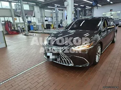 2026, Lexus / es300h, 6910 км., hybrid