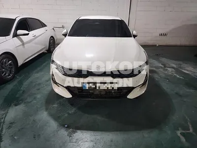 2023, BMW / B5, 75848 км., gas, 1998 куб.см.