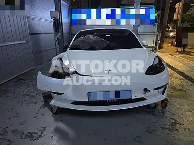2022, Tesla / Model 3, 32297 км., electric