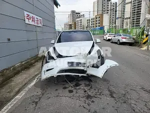 2022, Tesla / Model Y, VIN: 7SAYGDEEXNF499539, electric