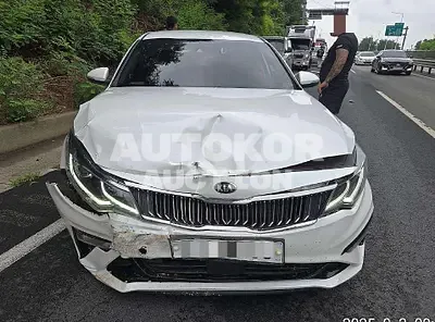2019, BMW / B5, 29778 км., gas, 1999 куб.см.