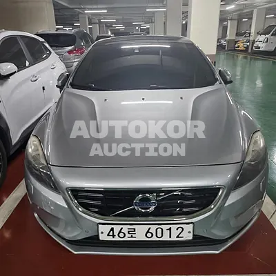 2015, Volvo / V40, VIN: YV1MV845BF2231415, 240000 км., diesel
