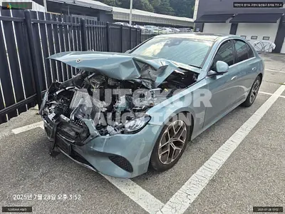 2025, Mercedes-Benz / E 200, VIN: W1KLF5AB2SA123603, 13000 км., hybrid