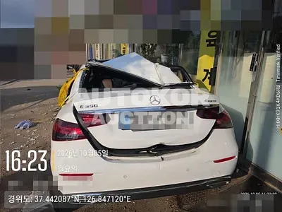 2022, Mercedes-Benz / e350, 64043 км., gas