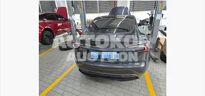 2026, Tesla / Model 3, 7128 км., electric