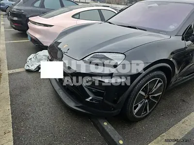 2025, Porsche / Taycan, 4351 км., electric
