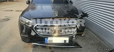 2024, Mercedes-Benz / e300, 31000 км., gas