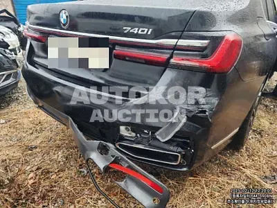 2022, BMW / 740, gas