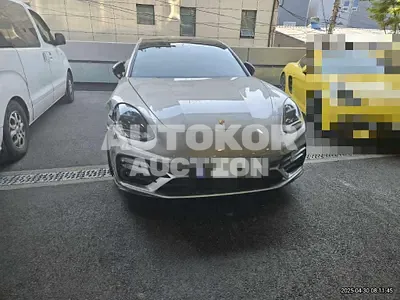 2022, Porsche / Panamera, 32470 км., hybrid
