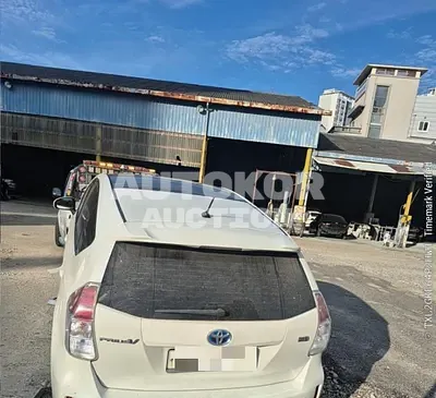 2016, Toyota / Prius v, 320136 км., gas