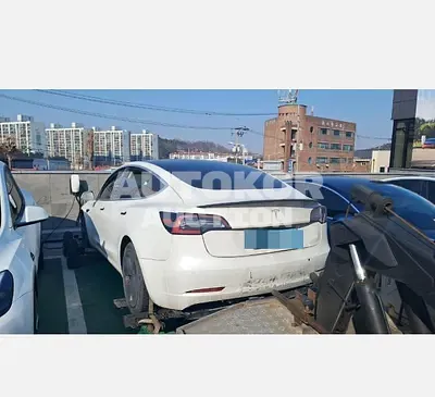 2020, Tesla / Model 3, VIN: 5YJ3E1EA1LF694533, 80769 км., electric