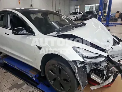 2020, Tesla / Model 3, VIN: 5YJ3E1EB6LF585137, electric