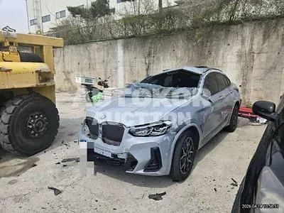2023, BMW / X4, gas