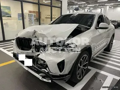 2025, BMW / X4, 6064 км., gas