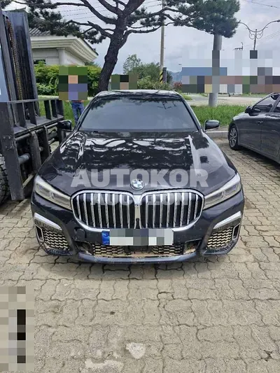 2021, BMW / 740, gas