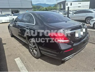 2017, Mercedes-Benz / e300, 62176 км., gas, 1991 куб.см.