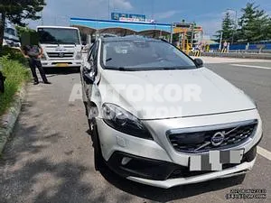 2016, Volvo / V40, VIN: YV1MZA8KDG2099338, diesel