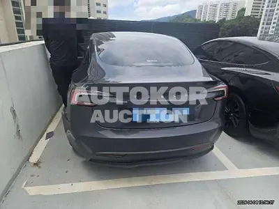 2025, Tesla / Model 3, 31962 км., electric