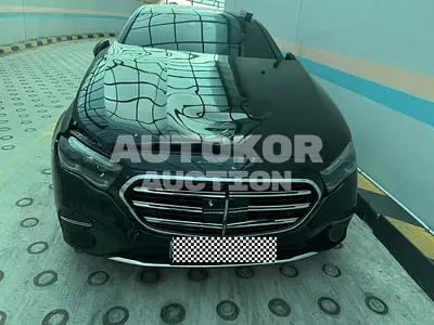 2025, Mercedes-Benz / e300, VIN: W1KLF4HB8SA180291, 21804 км., hybrid, 1999 куб.см.