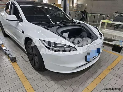 2025, Tesla / Model 3, 5929 км., electric