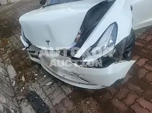 2019, Tesla / Model 3, 140000 км., electric