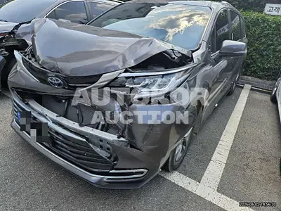 2024, Toyota / Sienna, 33109 км., hybrid