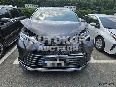 2024, Toyota / Sienna, 33109 км., hybrid