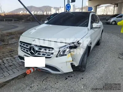 2018, Mercedes-Benz / gla220, VIN: WDCTG4FBXJJ454271, 74088 км., gas