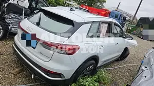 2022, Audi / e-tron, VIN: WAUZZZFZ8NP043083, 10000 км., electric