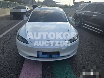 2024, Tesla / Model 3, 3000 км., electric