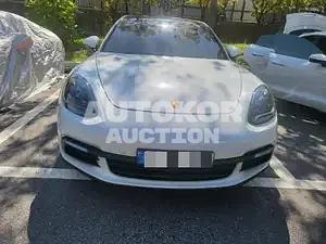 2018, Porsche / Panamera, gas