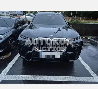 2025, BMW / 740, 30786 км., gas