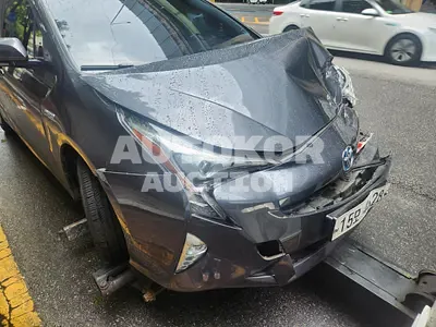 2018, Toyota / Prius, 32000 км., gas