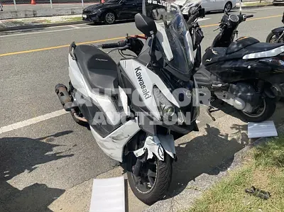 2020, BMW / 125, gas