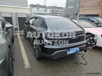 2025, Porsche / Macan, 4351 км., electric
