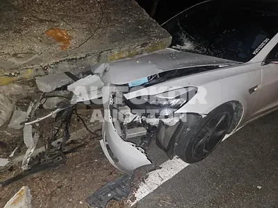 2019, Tesla / Model 3, VIN: 5YJ3E1EBXLF585142, 91946 км., electric