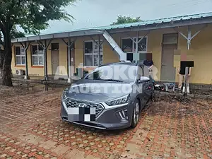 2019, Hyundai / Ioniq, VIN: KMHC851CGLU147487, 68519 км., hybrid, 1580 куб.см.