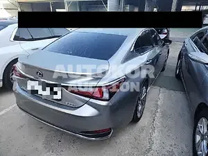 2019, Lexus / ES 300, 105256 км., hybrid, 2487 куб.см.