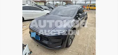 2025, Tesla / Model Y, 9000 км., electric, 180 куб.см.