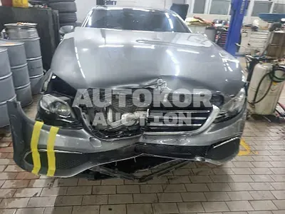 2019, Mercedes-Benz / E 300, VIN: WDDZF4KB1KA689870, 41043 км., gas