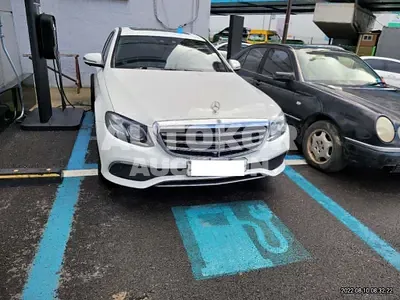2018, Mercedes-Benz / E 300, VIN: VWDDZF4KB3JA30038, gas